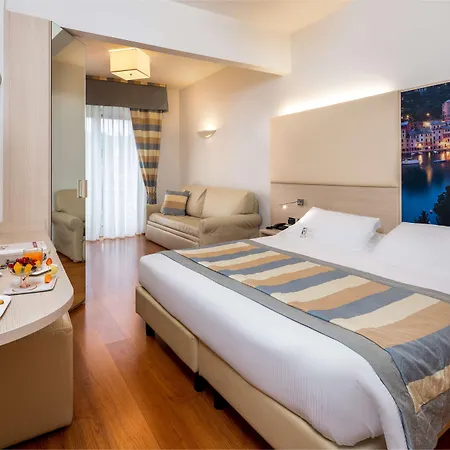 Отель Western Tigullio Royal 4*
