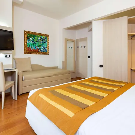 Отель Western Tigullio Royal 4*