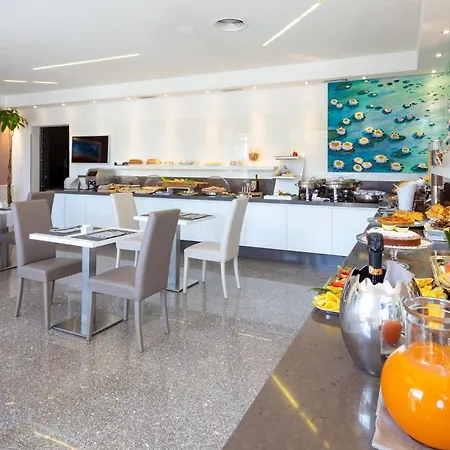 Western Tigullio Royal ホテル